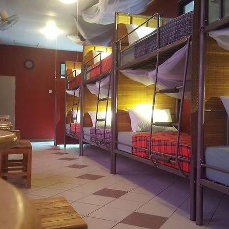 Hunch Backpackers Hostel ดาร์เอสซาลาม ภายนอก รูปภาพ