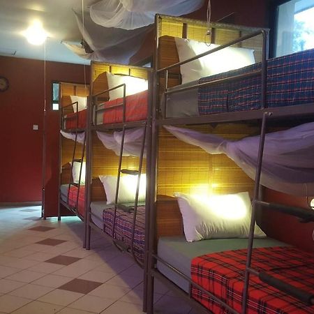 Hunch Backpackers Hostel ดาร์เอสซาลาม ภายนอก รูปภาพ