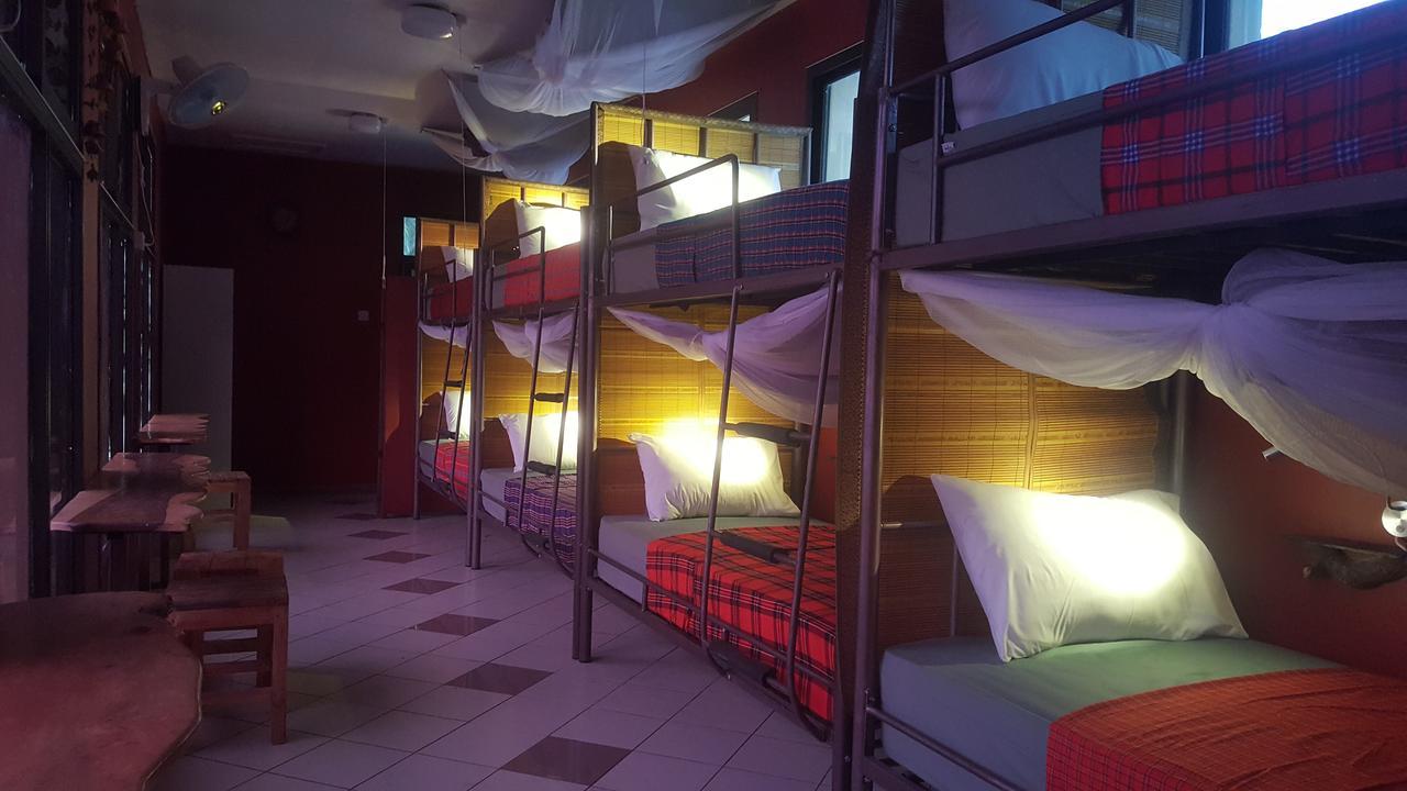 Hunch Backpackers Hostel ดาร์เอสซาลาม ภายนอก รูปภาพ