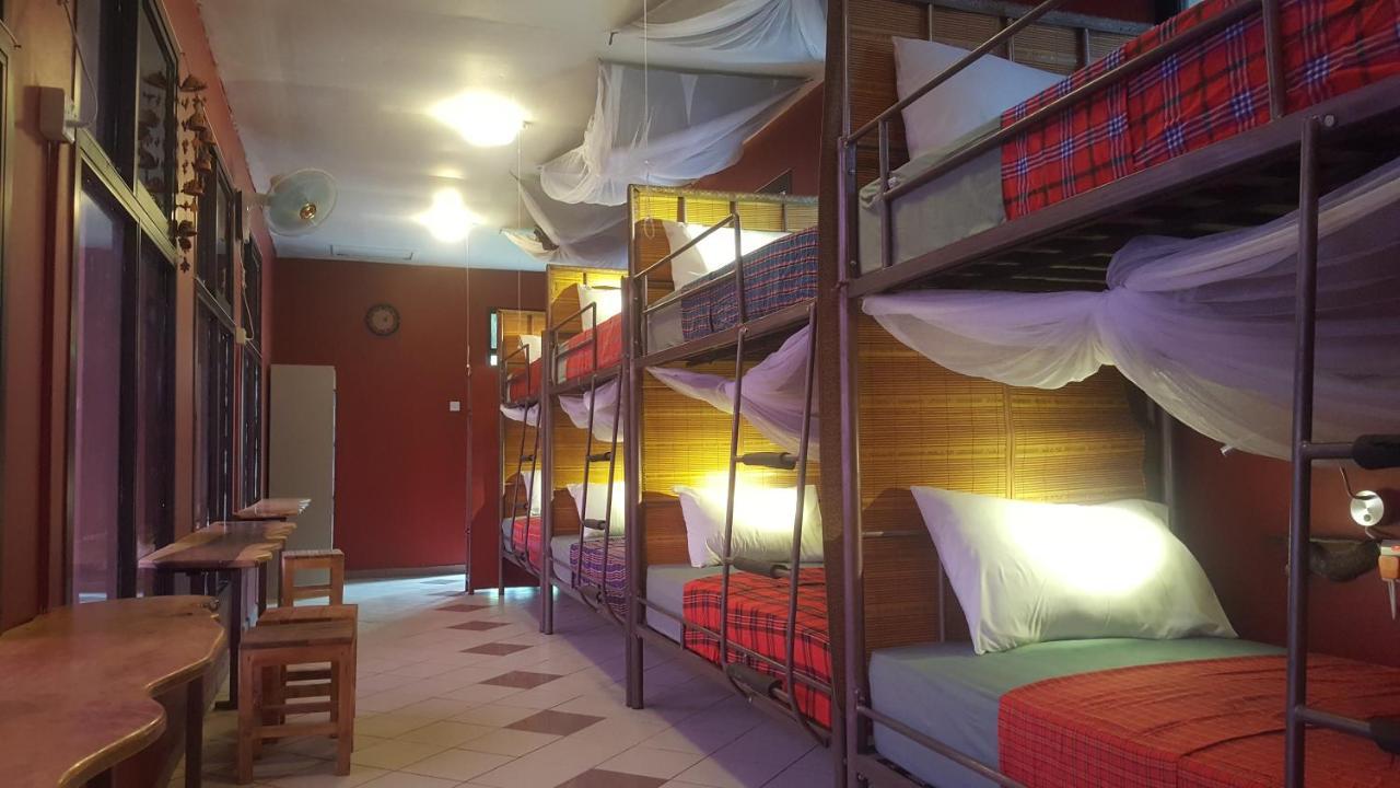 Hunch Backpackers Hostel ดาร์เอสซาลาม ภายนอก รูปภาพ