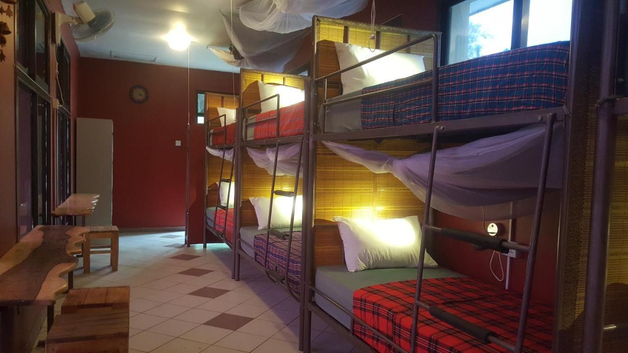 Hunch Backpackers Hostel ดาร์เอสซาลาม ภายนอก รูปภาพ