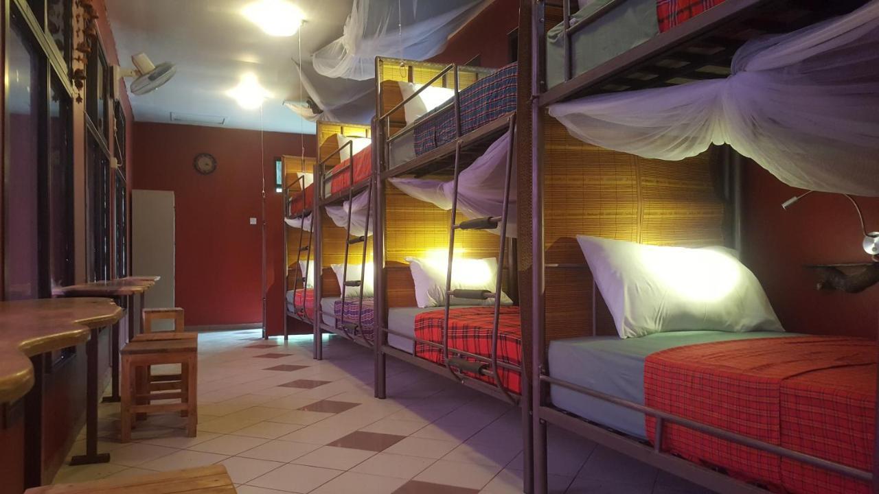 Hunch Backpackers Hostel ดาร์เอสซาลาม ภายนอก รูปภาพ